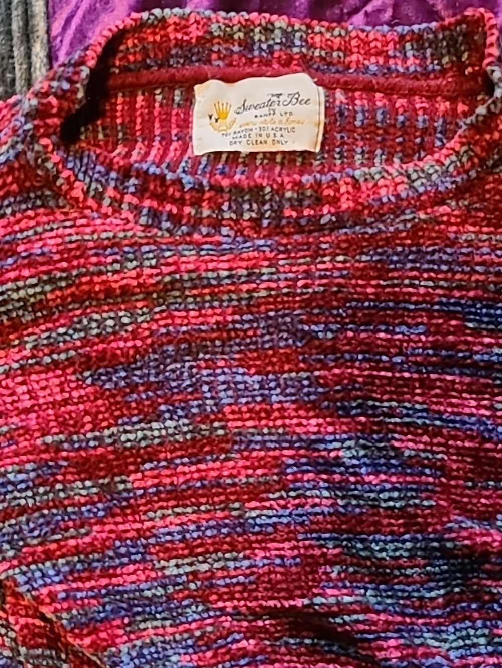 VINTAGE SWEATER BEE Womens Multicolor Crewneck Sweater – Red/Purple Mix